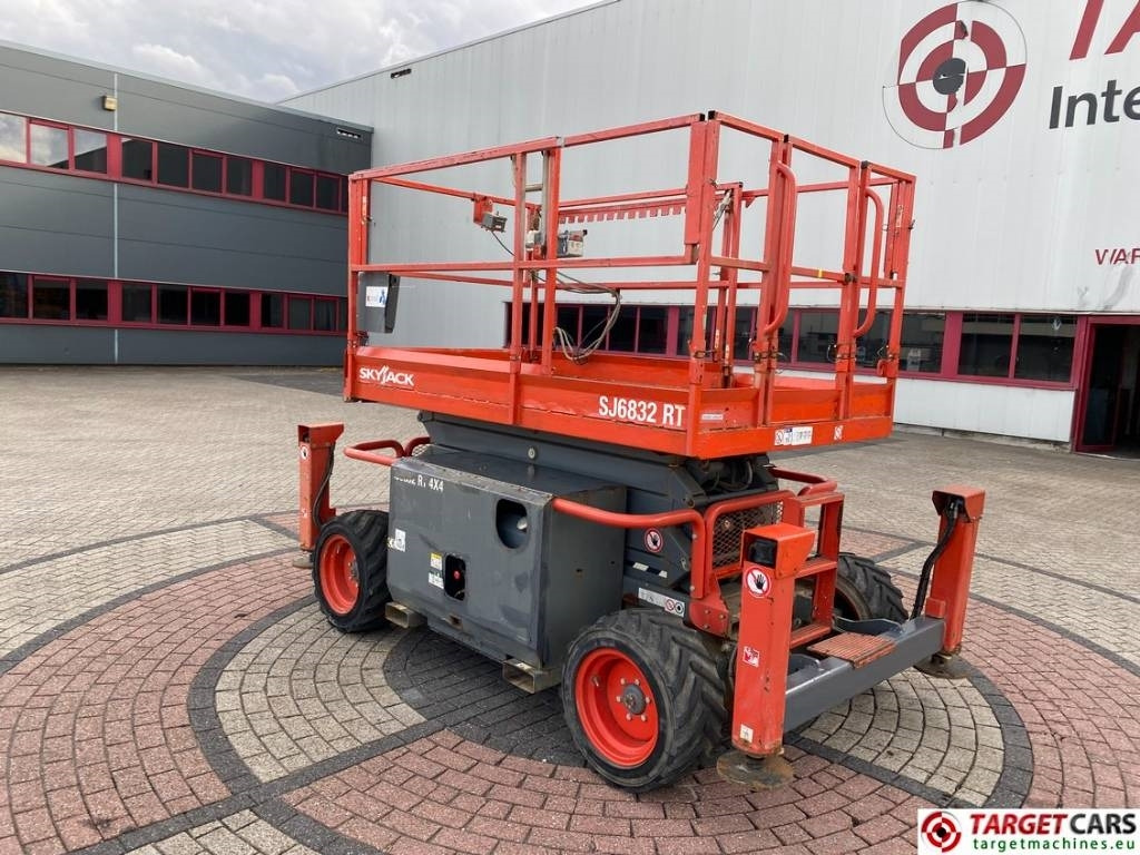 SkyJack SJ6832RT Diesel 4x4 Scissor 6832 Work Lift 1180cm - Nacelle ciseaux: photos 4 SkyJack SJ6832RT Diesel 4x4 Scissor 6832 Work Lift 1180cm - Nacelle ciseaux: photos 4