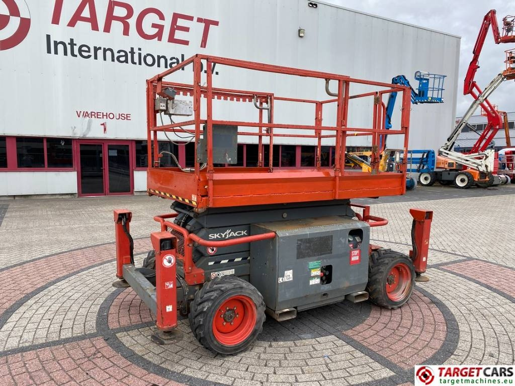 SkyJack SJ6832RT Diesel 4x4 Scissor 6832 Work Lift 1180cm - Nacelle ciseaux: photos 1 SkyJack SJ6832RT Diesel 4x4 Scissor 6832 Work Lift 1180cm - Nacelle ciseaux: photos 1