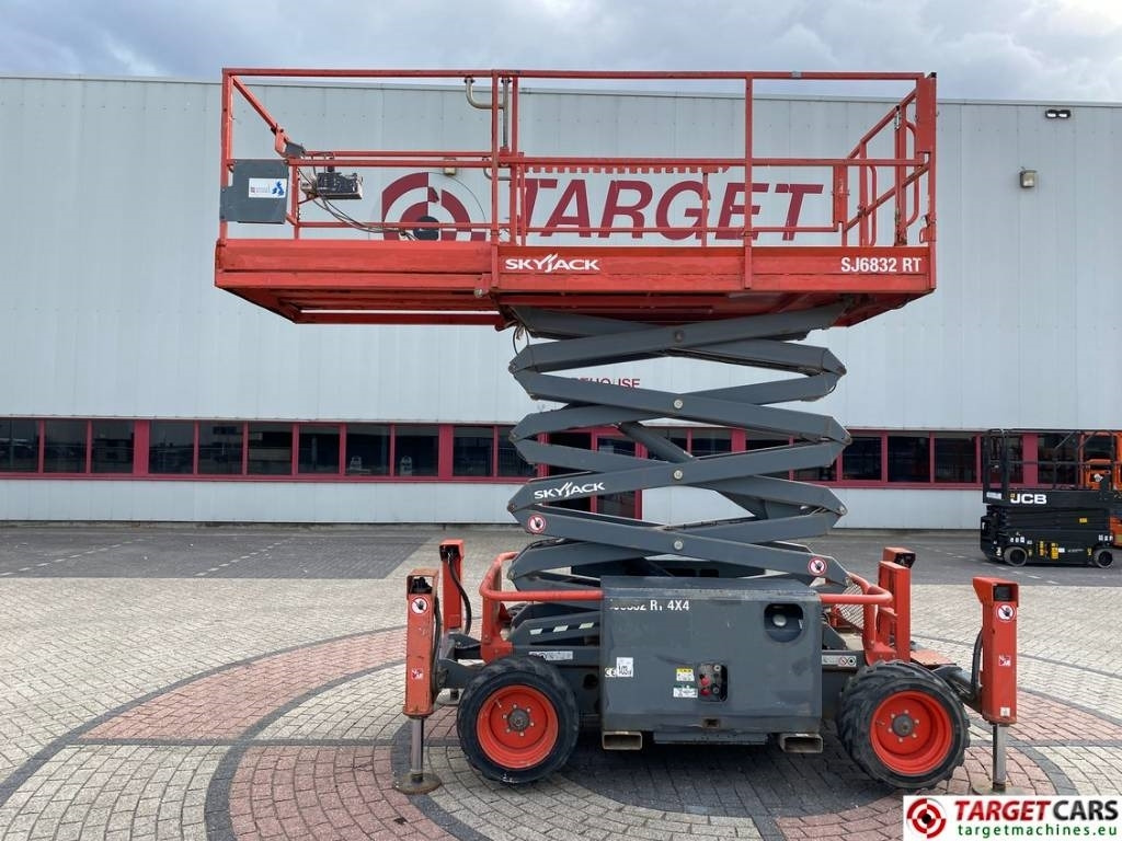SkyJack SJ6832RT Diesel 4x4 Scissor 6832 Work Lift 1180cm - Nacelle ciseaux: photos 5 SkyJack SJ6832RT Diesel 4x4 Scissor 6832 Work Lift 1180cm - Nacelle ciseaux: photos 5