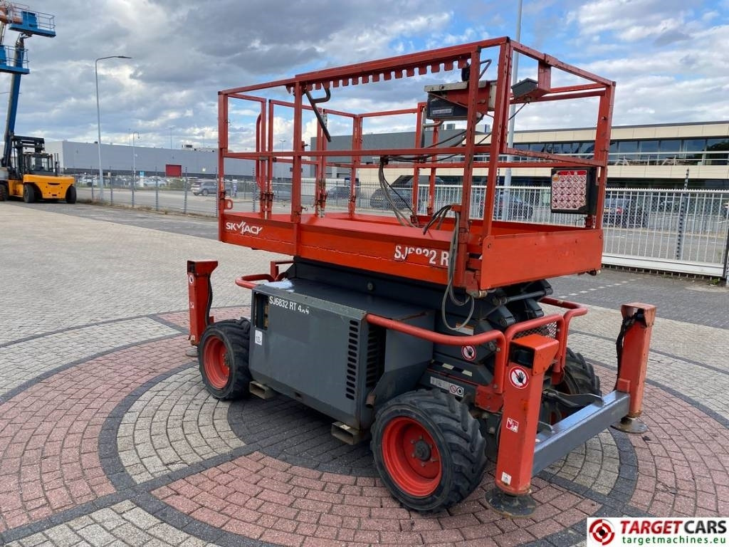 SkyJack SJ6832RT Diesel 4x4 Scissor 6832 Work Lift 1180cm - Nacelle ciseaux: photos 2 SkyJack SJ6832RT Diesel 4x4 Scissor 6832 Work Lift 1180cm - Nacelle ciseaux: photos 2
