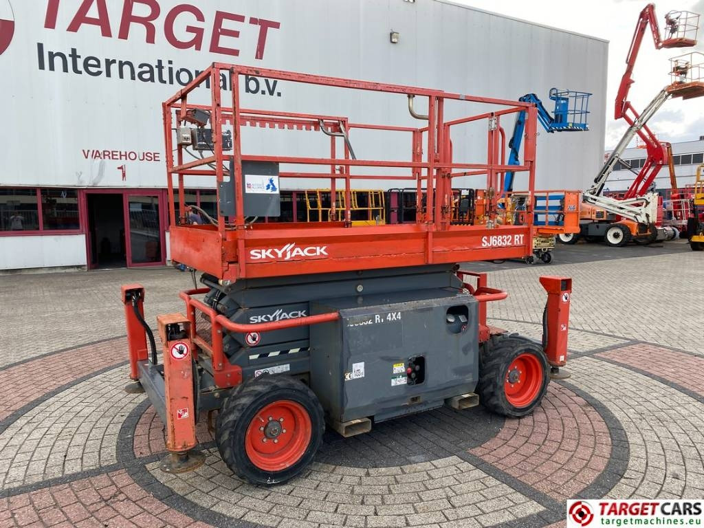 SkyJack SJ6832RT Diesel 4x4 Scissor 6832 Work Lift 1180cm - Nacelle ciseaux: photos 1 SkyJack SJ6832RT Diesel 4x4 Scissor 6832 Work Lift 1180cm - Nacelle ciseaux: photos 1
