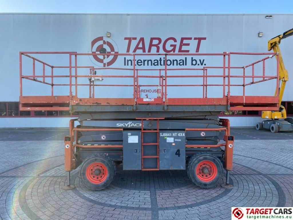 SkyJack SJ8841 RT Diesel 4x4 Scissor Work Lift 1430cm - Nacelle ciseaux: photos 5 SkyJack SJ8841 RT Diesel 4x4 Scissor Work Lift 1430cm - Nacelle ciseaux: photos 5