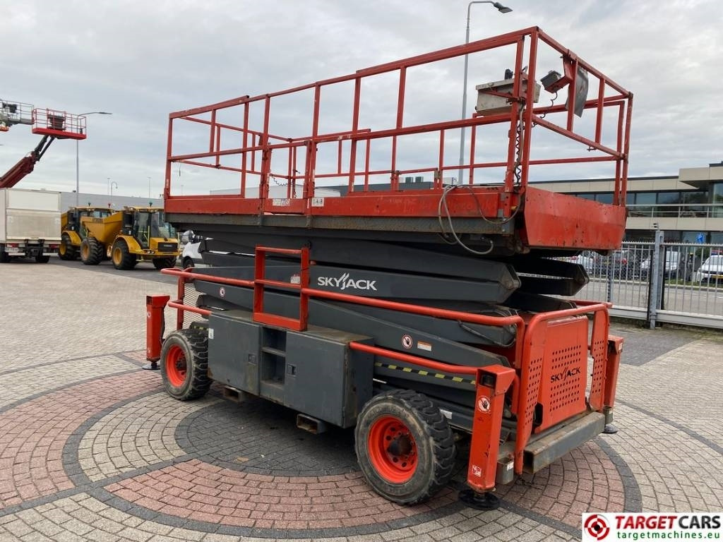 SkyJack SJ9250 RT Diesel 4x4 Scissor Work Lift 1720cm - Nacelle ciseaux: photos 2 SkyJack SJ9250 RT Diesel 4x4 Scissor Work Lift 1720cm - Nacelle ciseaux: photos 2