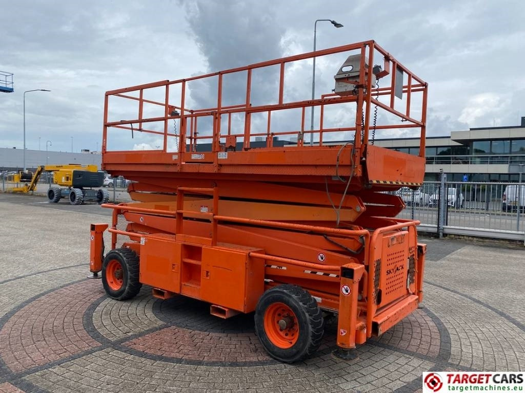 SkyJack SJ9250 RT Diesel 4x4 Scissor Work Lift 1720cm - Nacelle ciseaux: photos 2 SkyJack SJ9250 RT Diesel 4x4 Scissor Work Lift 1720cm - Nacelle ciseaux: photos 2