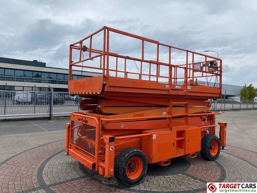 SkyJack SJ9250 RT Diesel 4x4 Scissor Work Lift 1720cm - Nacelle ciseaux: photos 3 SkyJack SJ9250 RT Diesel 4x4 Scissor Work Lift 1720cm - Nacelle ciseaux: photos 3
