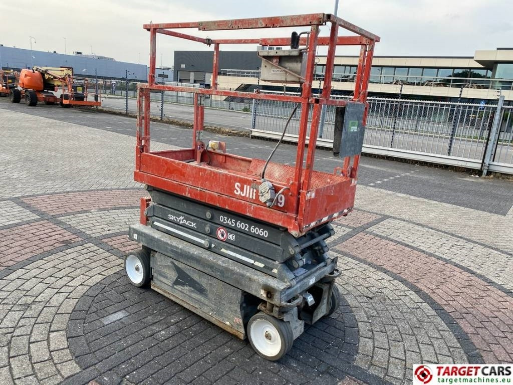 SkyJack SJIII-3219 Electric 3219 Scissor Work Lift 780cm - Nacelle ciseaux: photos 2 SkyJack SJIII-3219 Electric 3219 Scissor Work Lift 780cm - Nacelle ciseaux: photos 2