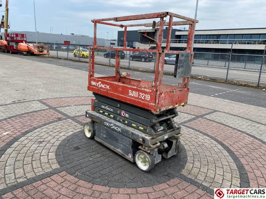 SkyJack SJIII-3219 Electric Scissor Work Lift 780cm - Nacelle ciseaux: photos 2 SkyJack SJIII-3219 Electric Scissor Work Lift 780cm - Nacelle ciseaux: photos 2