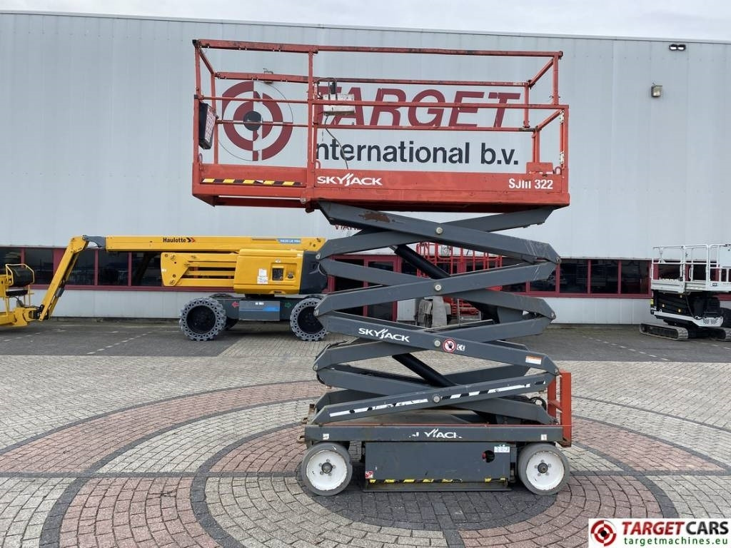 SkyJack SJIII-3226 Electric 3226 Scissor Work Lift 990cm - Nacelle ciseaux: photos 5 SkyJack SJIII-3226 Electric 3226 Scissor Work Lift 990cm - Nacelle ciseaux: photos 5