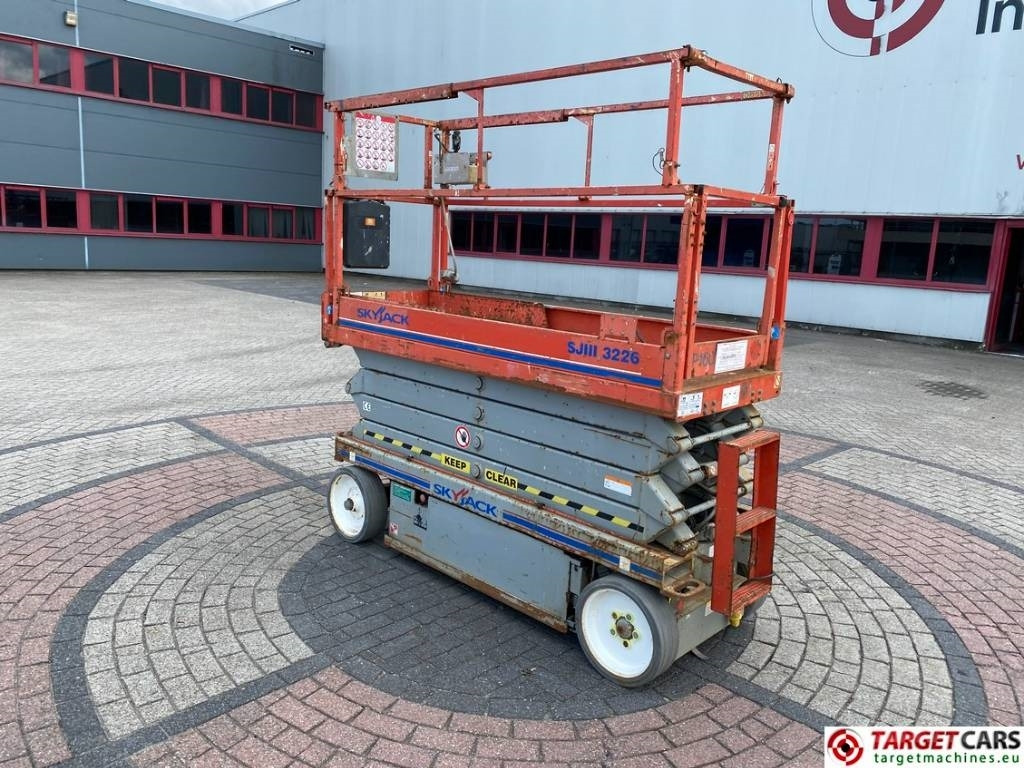 SkyJack SJIII-3226 Electric 3226 Scissor Work Lift 990cm - Nacelle ciseaux: photos 4 SkyJack SJIII-3226 Electric 3226 Scissor Work Lift 990cm - Nacelle ciseaux: photos 4
