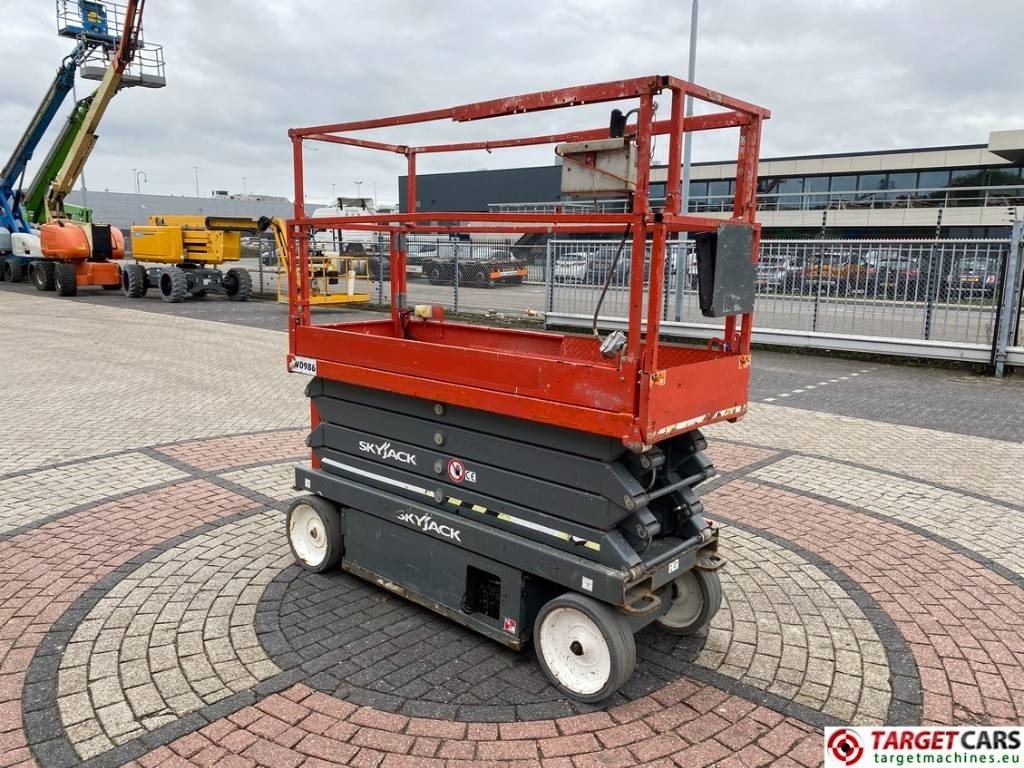 SkyJack SJIII-3226 Electric 3226 Scissor Work Lift 990cm - Nacelle ciseaux: photos 2 SkyJack SJIII-3226 Electric 3226 Scissor Work Lift 990cm - Nacelle ciseaux: photos 2