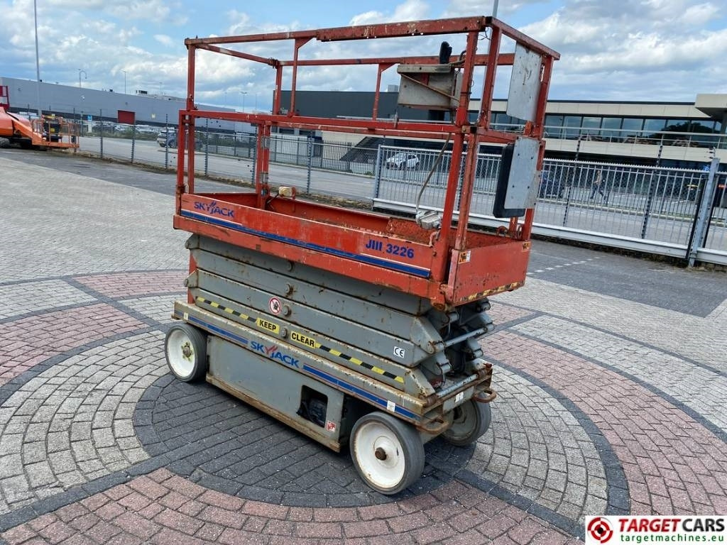 SkyJack SJIII-3226 Electric 3226 Scissor Work Lift 990cm - Nacelle ciseaux: photos 2 SkyJack SJIII-3226 Electric 3226 Scissor Work Lift 990cm - Nacelle ciseaux: photos 2