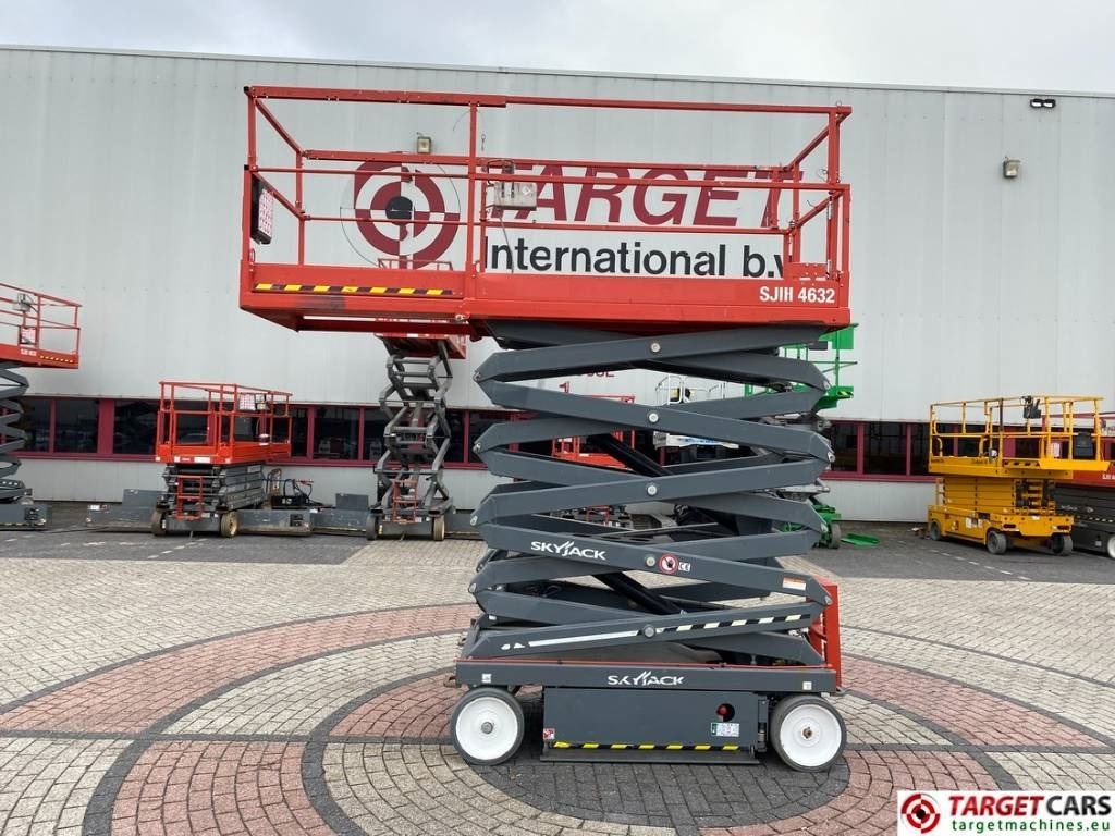 SkyJack SJIII-4632 Electric 4632 Scissor Work Lift 1170cm - Nacelle ciseaux: photos 5 SkyJack SJIII-4632 Electric 4632 Scissor Work Lift 1170cm - Nacelle ciseaux: photos 5