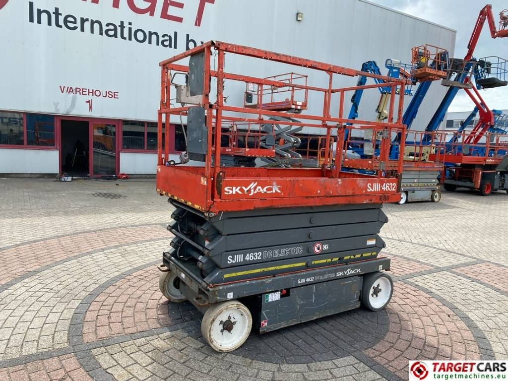 SkyJack SJIII-4632 Electric 4632 Scissor Work Lift 1170cm - Nacelle ciseaux: photos 1 SkyJack SJIII-4632 Electric 4632 Scissor Work Lift 1170cm - Nacelle ciseaux: photos 1