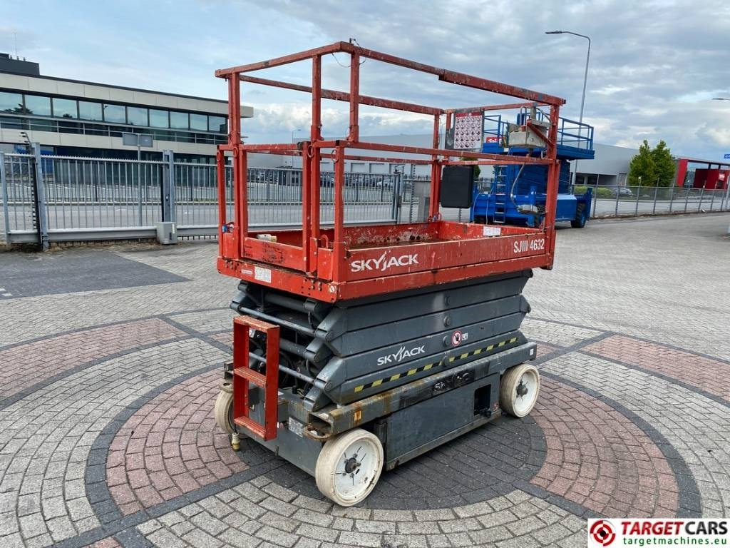 SkyJack SJIII-4632 Electric 4632 Scissor Work Lift 1170cm - Nacelle ciseaux: photos 3 SkyJack SJIII-4632 Electric 4632 Scissor Work Lift 1170cm - Nacelle ciseaux: photos 3