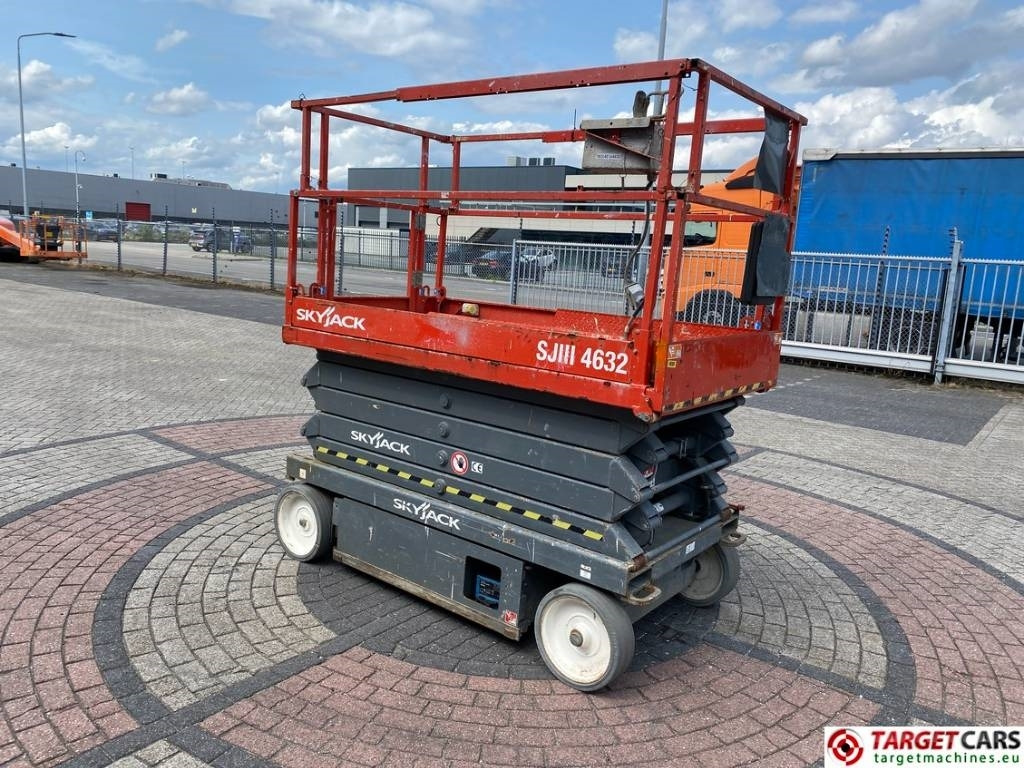 SkyJack SJIII-4632 Electric 4632 Scissor Work Lift 1170cm - Nacelle ciseaux: photos 2 SkyJack SJIII-4632 Electric 4632 Scissor Work Lift 1170cm - Nacelle ciseaux: photos 2
