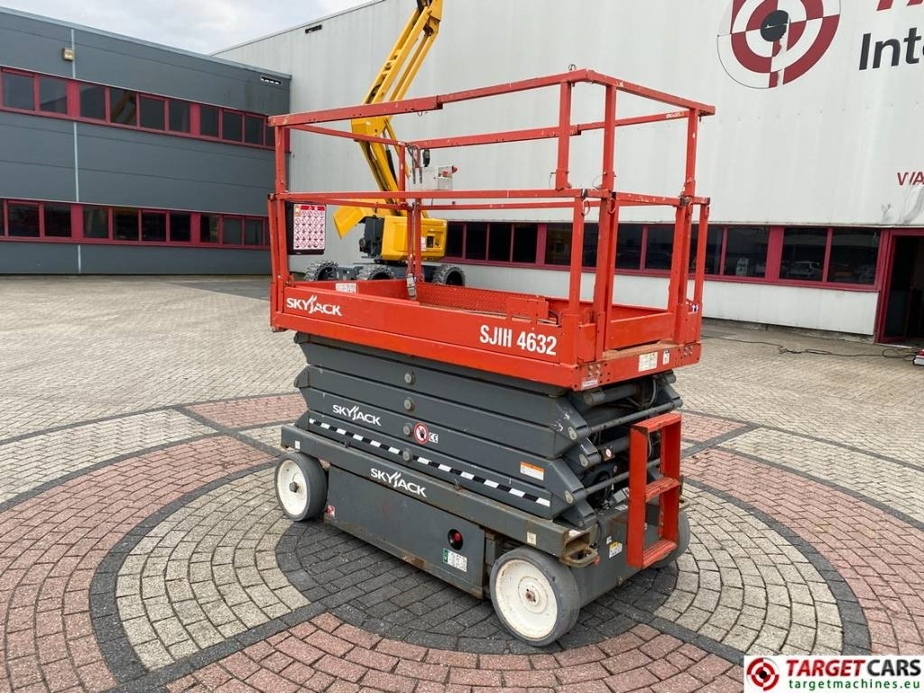 SkyJack SJIII-4632 Electric 4632 Scissor Work Lift 1170cm - Nacelle ciseaux: photos 4 SkyJack SJIII-4632 Electric 4632 Scissor Work Lift 1170cm - Nacelle ciseaux: photos 4