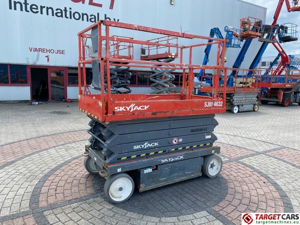SkyJack SJIII-4632 Electric 4632 Scissor Work Lift 1170cm - Nacelle ciseaux: photos 1 SkyJack SJIII-4632 Electric 4632 Scissor Work Lift 1170cm - Nacelle ciseaux: photos 1