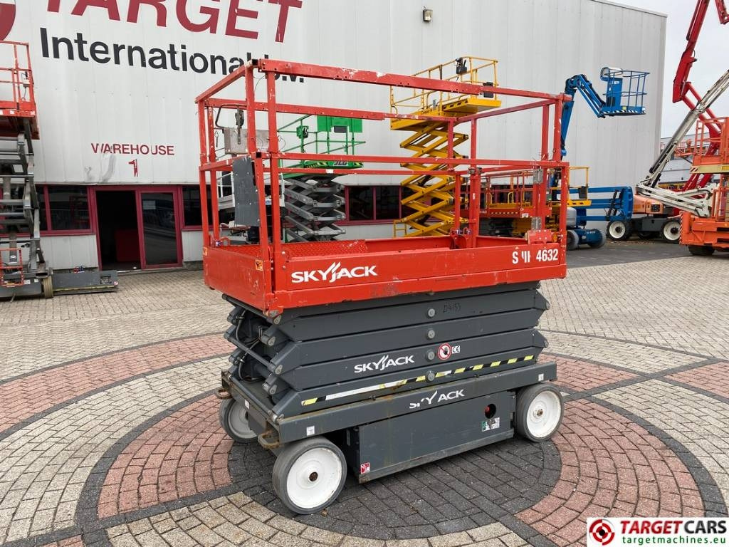 SkyJack SJIII-4632 Electric 4632 Scissor Work Lift 1170cm - Nacelle ciseaux: photos 1 SkyJack SJIII-4632 Electric 4632 Scissor Work Lift 1170cm - Nacelle ciseaux: photos 1