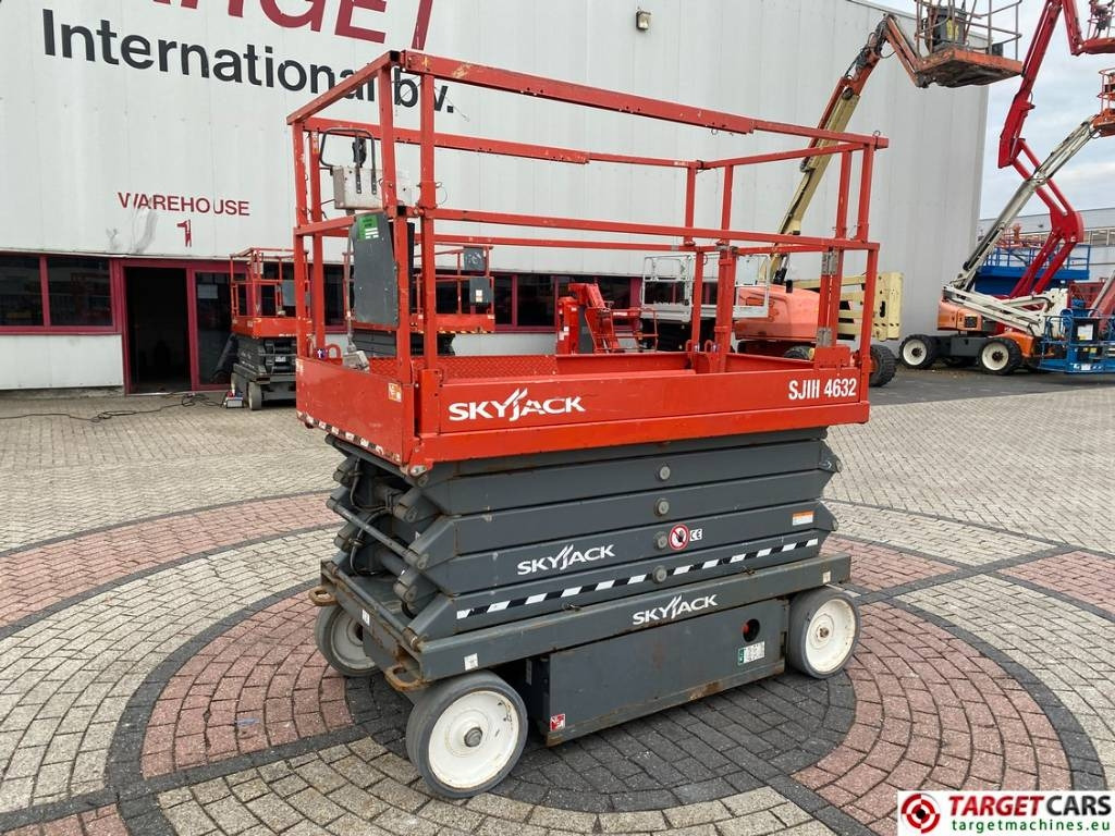 SkyJack SJIII-4632 Electric 4632 Scissor Work Lift 1170cm - Nacelle ciseaux: photos 1 SkyJack SJIII-4632 Electric 4632 Scissor Work Lift 1170cm - Nacelle ciseaux: photos 1