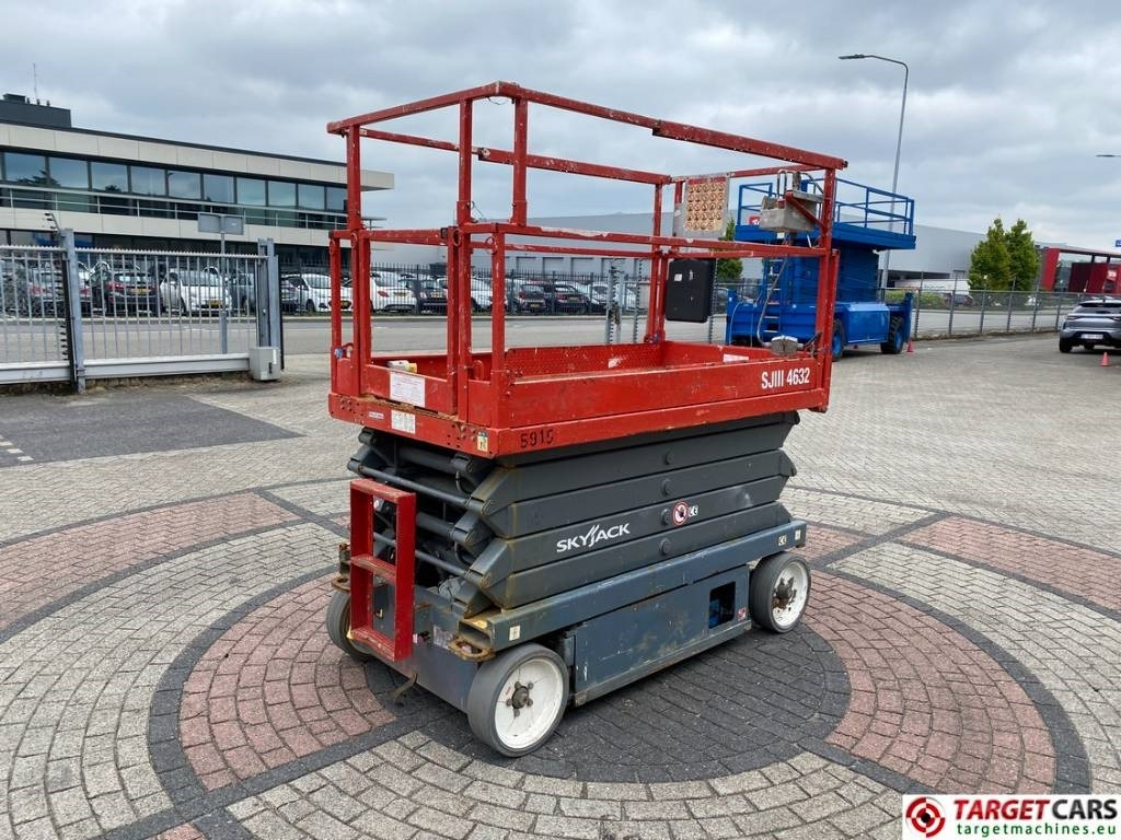 SkyJack SJIII-4632 Electric Scissor Work Lift 1170cm - Nacelle ciseaux: photos 3 SkyJack SJIII-4632 Electric Scissor Work Lift 1170cm - Nacelle ciseaux: photos 3