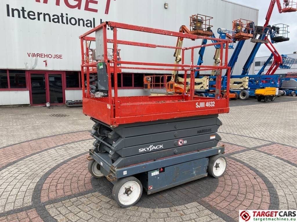 SkyJack SJIII-4632 Electric Scissor Work Lift 1170cm - Nacelle ciseaux: photos 1 SkyJack SJIII-4632 Electric Scissor Work Lift 1170cm - Nacelle ciseaux: photos 1