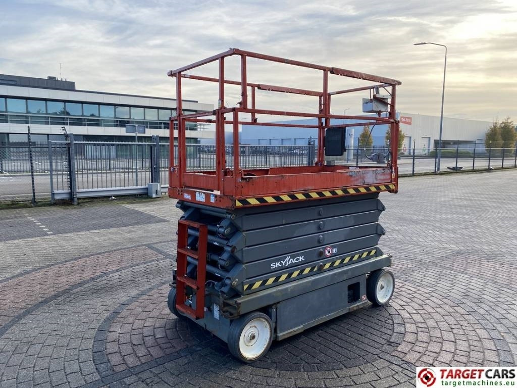 SkyJack SJIII-4740 Electric Scissor 4740 Work Lift 1380cm - Nacelle ciseaux: photos 3 SkyJack SJIII-4740 Electric Scissor 4740 Work Lift 1380cm - Nacelle ciseaux: photos 3