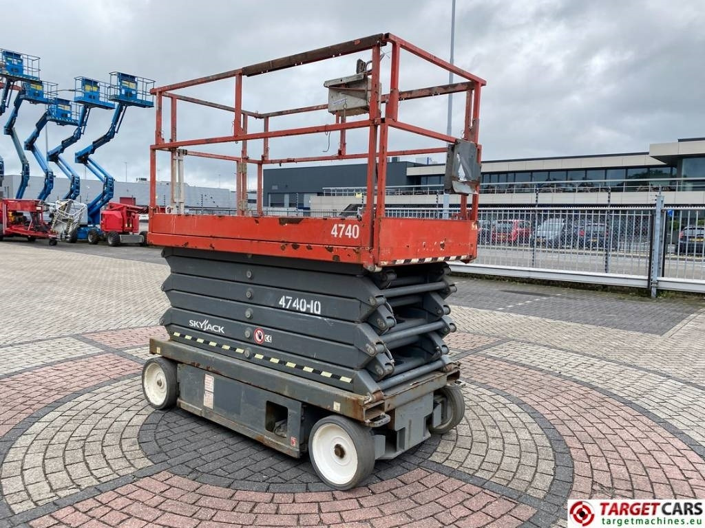 SkyJack SJIII-4740 Electric Scissor 4740 Work Lift 1380cm - Nacelle ciseaux: photos 2 SkyJack SJIII-4740 Electric Scissor 4740 Work Lift 1380cm - Nacelle ciseaux: photos 2