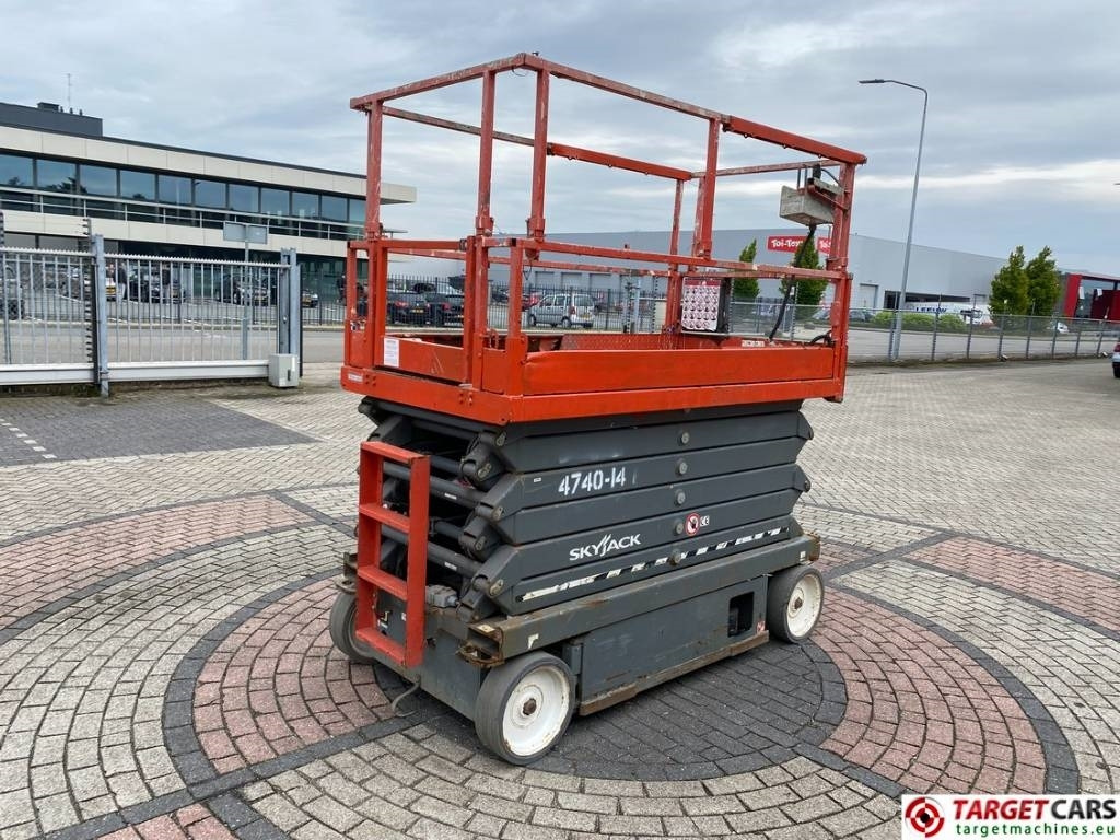 SkyJack SJIII-4740 Electric Scissor Work Lift 1380cm - Nacelle ciseaux: photos 3 SkyJack SJIII-4740 Electric Scissor Work Lift 1380cm - Nacelle ciseaux: photos 3