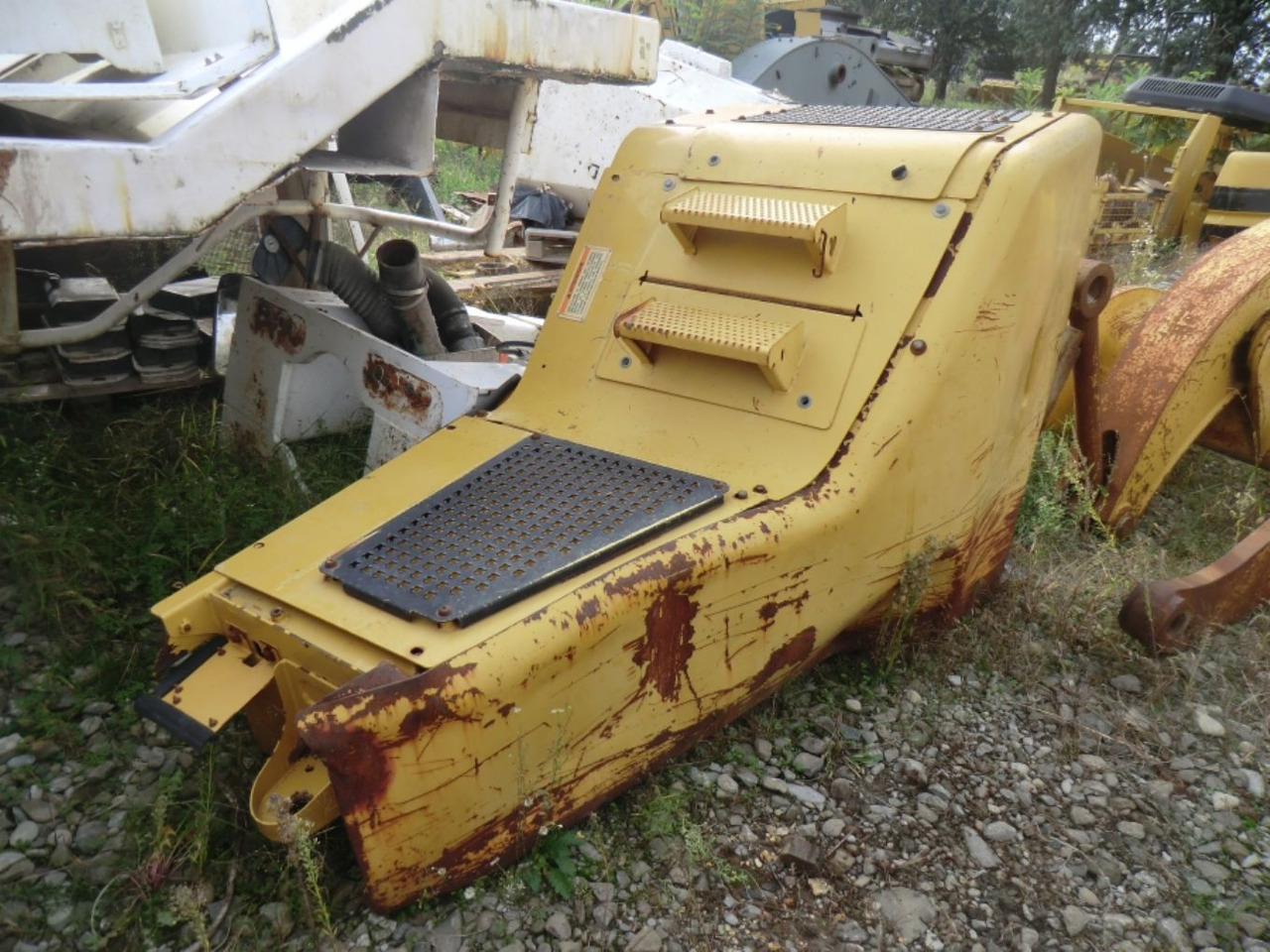 Caterpillar 735 Serbatotio olio idraulico, completo di porta batterie, quadro elettrico. - Réservoir hydraulique pour Engins de chantier: photos 3 Caterpillar 735 Serbatotio olio idraulico, completo di porta batterie, quadro elettrico. - Réservoir hydraulique pour Engins de chantier: photos 3