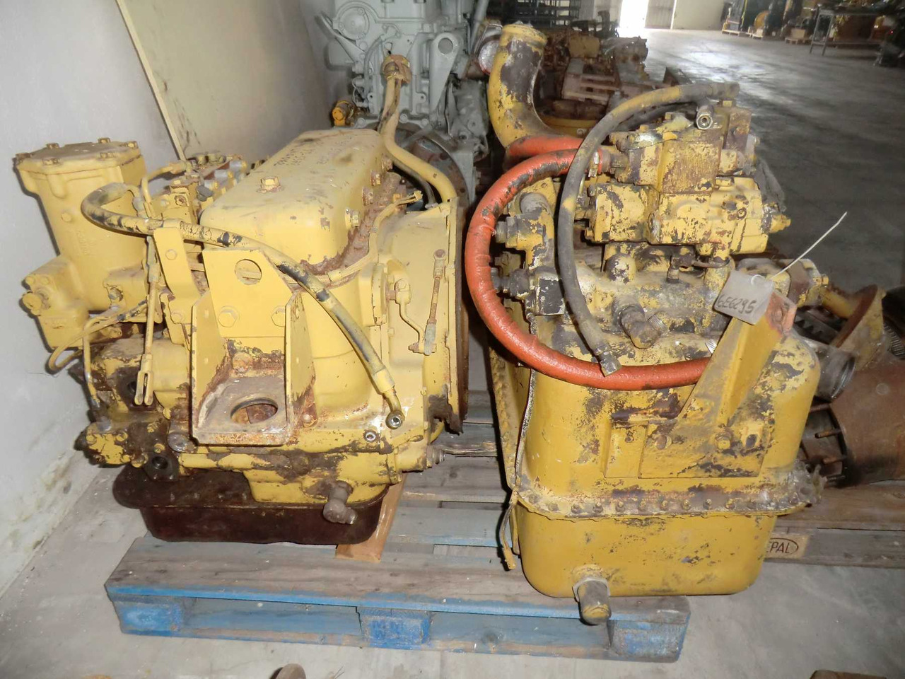 Caterpillar 966F II SERBATOIO - Carrosserie et extérieur pour Engins de chantier: photos 4 Caterpillar 966F II SERBATOIO - Carrosserie et extérieur pour Engins de chantier: photos 4