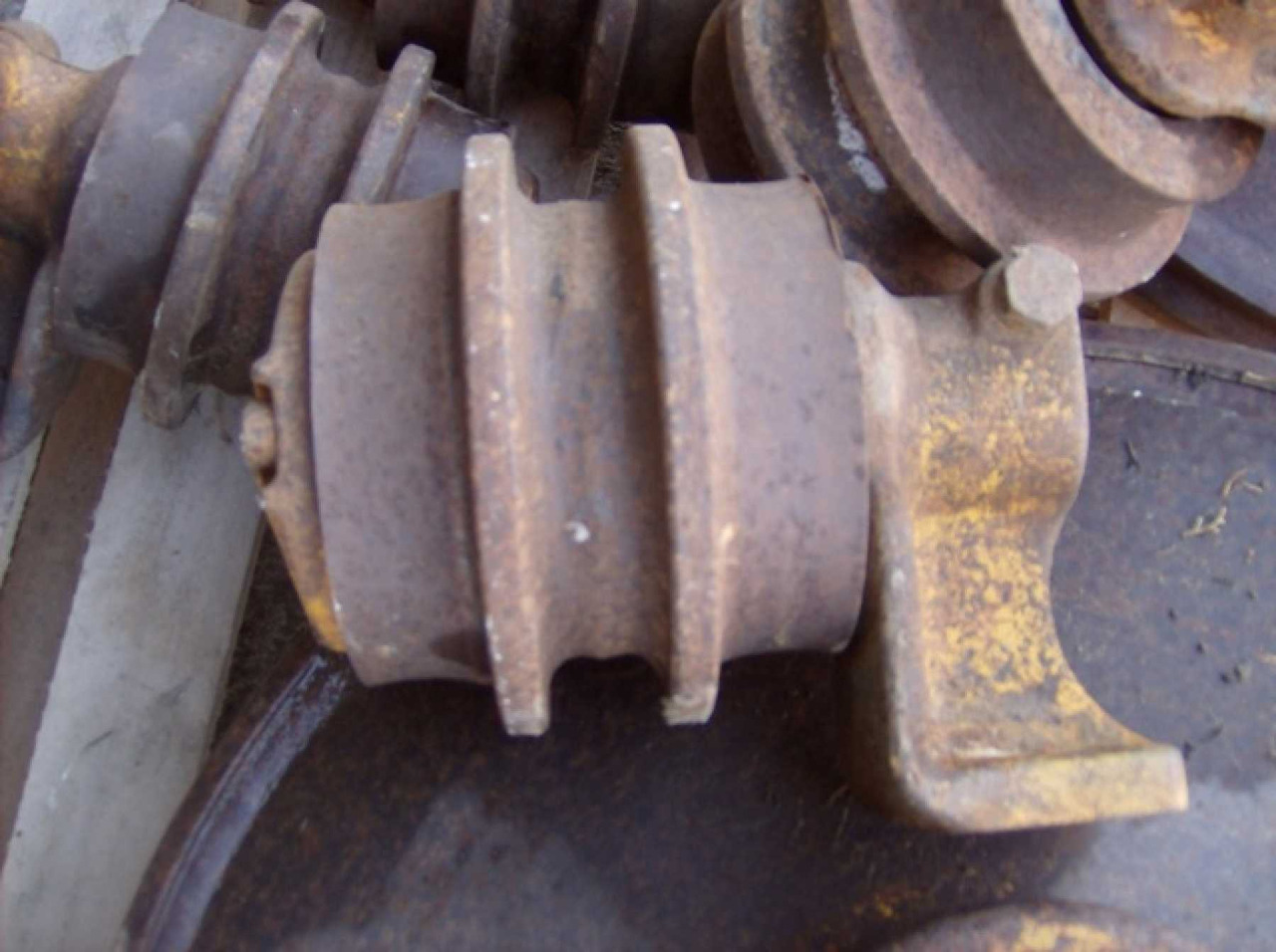 FIAT ALLIS FL8 2 RULLI SUPERIORI - Galet à chenilles pour Engins de chantier: photos 1 FIAT ALLIS FL8 2 RULLI SUPERIORI - Galet à chenilles pour Engins de chantier: photos 1