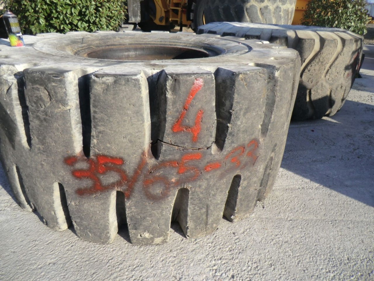 UNITED 35/65-33 L5 Pneumatico misura 35/65-33 L5 passo alto. - Pneu pour Engins de chantier: photos 3 UNITED 35/65-33 L5 Pneumatico misura 35/65-33 L5 passo alto. - Pneu pour Engins de chantier: photos 3