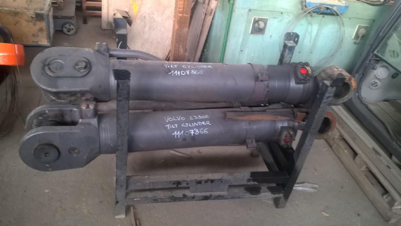 VOLVO L330E CILINDRO TILT - Vérin hydraulique pour Engins de chantier: photos 1 VOLVO L330E CILINDRO TILT - Vérin hydraulique pour Engins de chantier: photos 1