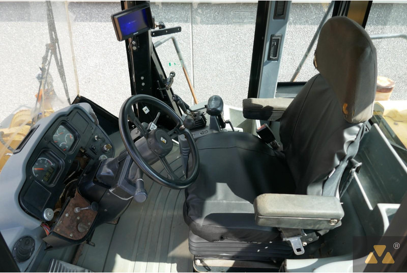 Chargeuse sur pneus Caterpillar 966G Series II: photos 7