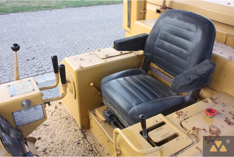 Camion citerne pour transport de carburant Caterpillar D6E Fuel tanker: photos 7 Camion citerne pour transport de carburant Caterpillar D6E Fuel tanker: photos 7