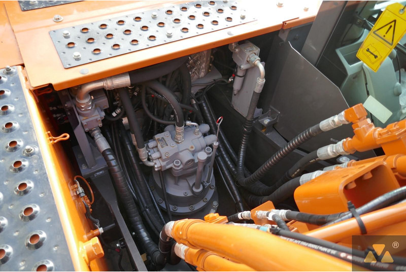 Pelle sur chenille Hitachi ZX210LC-7: photos 19