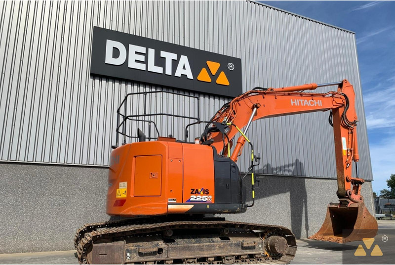 Hitachi ZX225USLC-6 - Pelle sur chenille: photos 5 Hitachi ZX225USLC-6 - Pelle sur chenille: photos 5