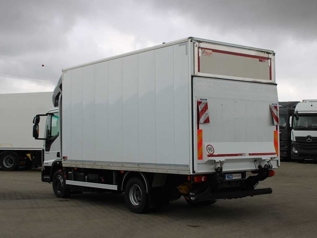 Iveco EUROCARGO 120-220L, EURO 6, TAIL LIFT, PNEU 80% - Camion fourgon: photos 4 Iveco EUROCARGO 120-220L, EURO 6, TAIL LIFT, PNEU 80% - Camion fourgon: photos 4