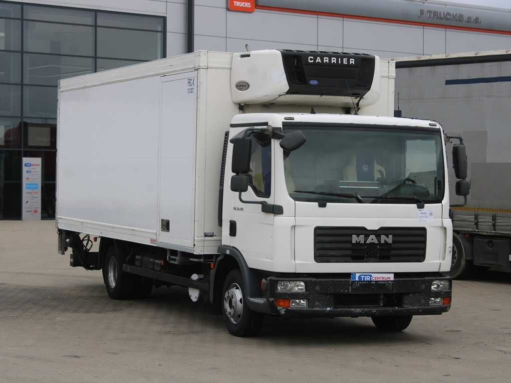 MAN TGL 12.210, TAIL LIFT, CARRIER SUPRA 850Mt - Camion frigorifique: photos 2 MAN TGL 12.210, TAIL LIFT, CARRIER SUPRA 850Mt - Camion frigorifique: photos 2