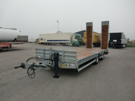 HUMBAUR HBTZ 217224 BS schräg Tandem-Tieflader Verzinkt, SAF-Achsen, - Remorque porte-engin surbaissée: photos 1 HUMBAUR HBTZ 217224 BS schräg Tandem-Tieflader Verzinkt, SAF-Achsen, - Remorque porte-engin surbaissée: photos 1