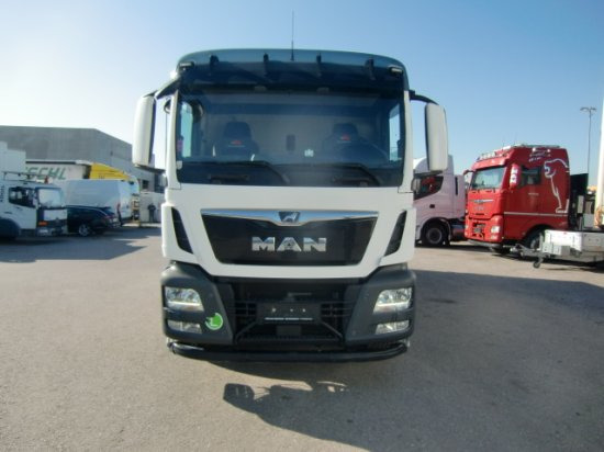 MAN TGS 18.420 Tiertransporter,Euro 6, Manual Seilwinde, el. Ladebordwand Voll Luft - Camion chevaux: photos 2 MAN TGS 18.420 Tiertransporter,Euro 6, Manual Seilwinde, el. Ladebordwand Voll Luft - Camion chevaux: photos 2