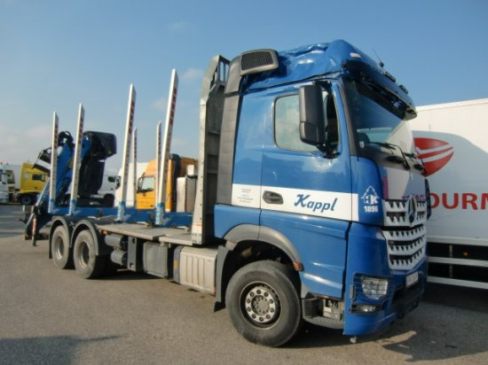 Mercedes-Benz Arocs 3353 6x4 Holztransp., Palfinger Kran Epsilon - Camion grumier, Camion grue: photos 1 Mercedes-Benz Arocs 3353 6x4 Holztransp., Palfinger Kran Epsilon - Camion grumier, Camion grue: photos 1