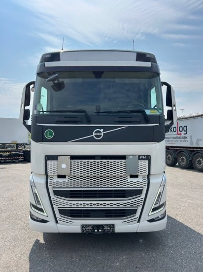 Volvo FH 460 EURO 6, I-Shift, Retarder, Globetrotter, Standklima Voll-Spoiler - Tracteur routier: photos 2 Volvo FH 460 EURO 6, I-Shift, Retarder, Globetrotter, Standklima Voll-Spoiler - Tracteur routier: photos 2