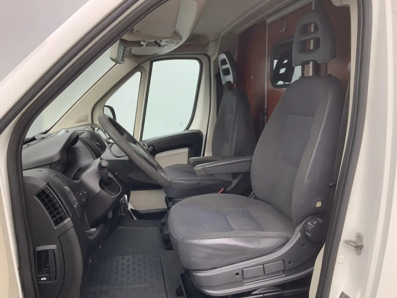 Citroen Jumper 30 2.2 HDI L2H2 Airco Cruise Camera 3 Zits sidebar - Fourgon utilitaire: photos 4 Citroen Jumper 30 2.2 HDI L2H2 Airco Cruise Camera 3 Zits sidebar - Fourgon utilitaire: photos 4