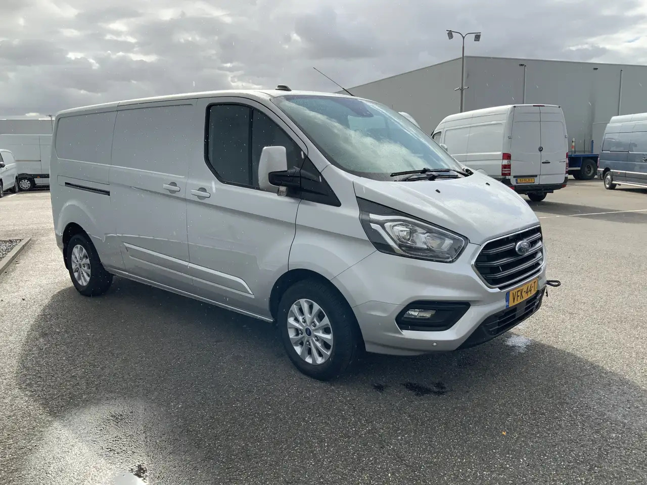 Ford Transit Custom 300 2.0 TDCI (MOTOR DEFECT!!) L2H2 Airco Navi 3 Zi - Fourgon utilitaire: photos 2 Ford Transit Custom 300 2.0 TDCI (MOTOR DEFECT!!) L2H2 Airco Navi 3 Zi - Fourgon utilitaire: photos 2