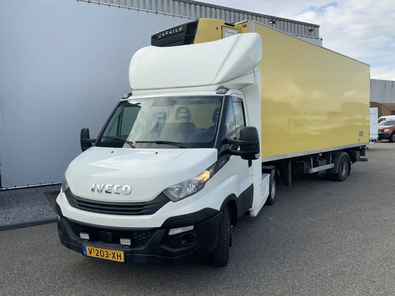 Iveco 40C18 B.E Trekker & Koel Trailer & Laadklep Bakmaa - Tracteur routier BE, Semi-remorque frigorifique: photos 1 Iveco 40C18 B.E Trekker & Koel Trailer & Laadklep Bakmaa - Tracteur routier BE, Semi-remorque frigorifique: photos 1