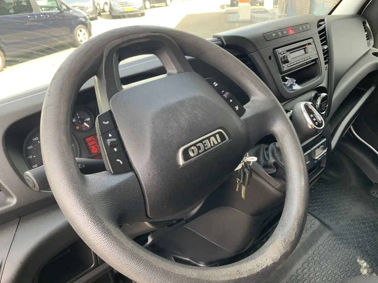 Iveco Daily 35C13 2.3 375 Automaat Koelmeubelbak Deuren Dag&Na - Utilitaire frigorifique: photos 3 Iveco Daily 35C13 2.3 375 Automaat Koelmeubelbak Deuren Dag&Na - Utilitaire frigorifique: photos 3