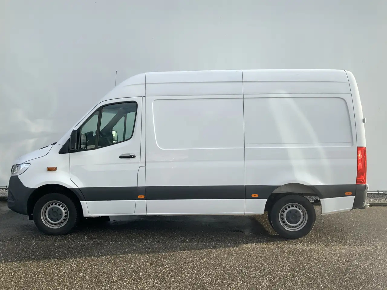 Mercedes-Benz Sprinter 317 1.9 CDI L2H2 RWD Cruise Airco 3 Zits Camera 36 - Fourgon utilitaire: photos 3 Mercedes-Benz Sprinter 317 1.9 CDI L2H2 RWD Cruise Airco 3 Zits Camera 36 - Fourgon utilitaire: photos 3