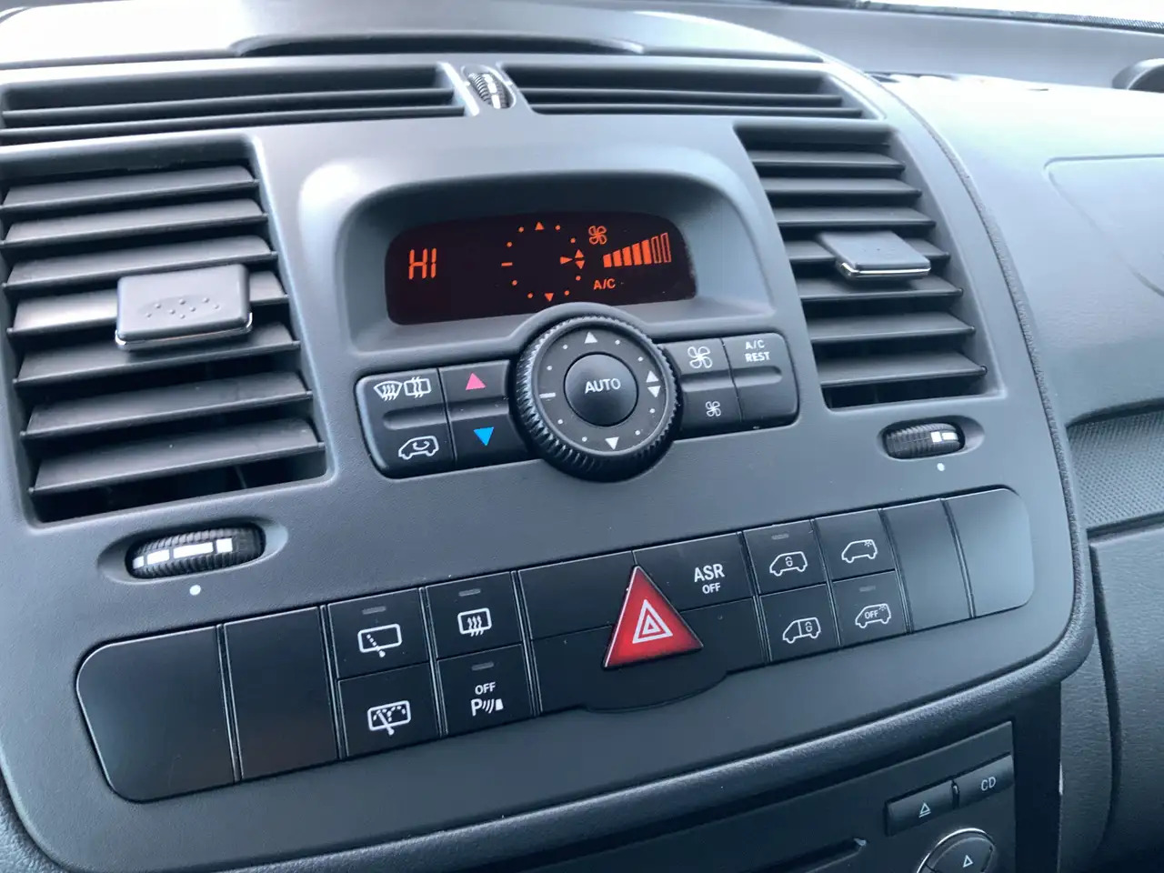 Mercedes-Benz Vito 122 CDI 320 Automaat Airco 2 Zits Leer Trekhaak 20 - Fourgon utilitaire: photos 4 Mercedes-Benz Vito 122 CDI 320 Automaat Airco 2 Zits Leer Trekhaak 20 - Fourgon utilitaire: photos 4