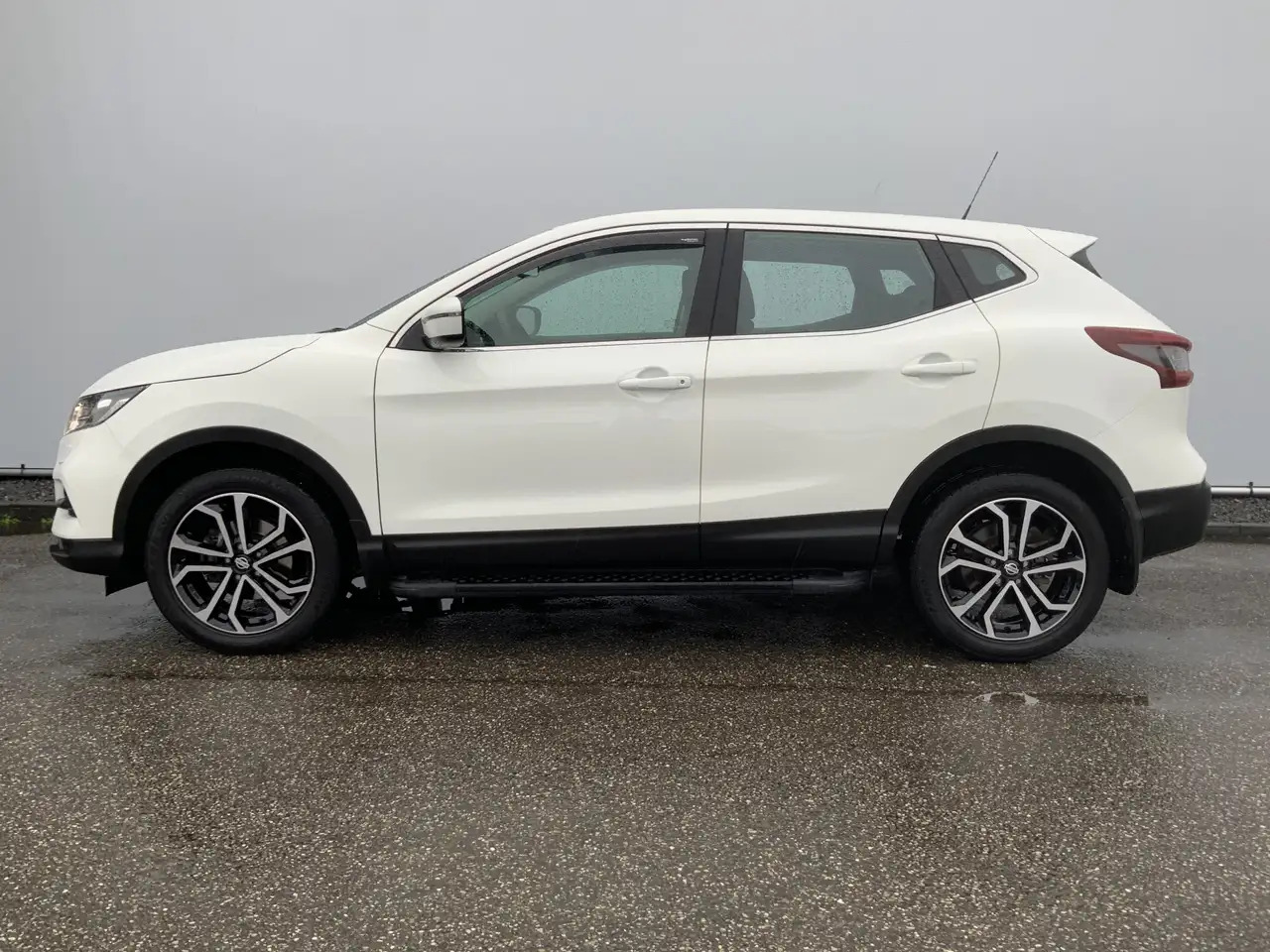 Nissan Qashqai 1.3 DIG-T Visia A SUV Airco Cruise Groot Scherm Na - SUV: photos 4 Nissan Qashqai 1.3 DIG-T Visia A SUV Airco Cruise Groot Scherm Na - SUV: photos 4